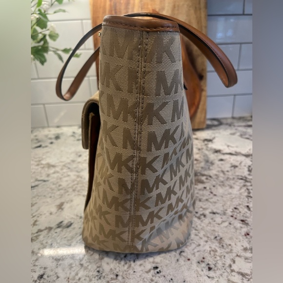 Michael Kors MK Signature Tote Shoulder Handbag Purse Tan Gold Jet Set - Picture 5 of 16